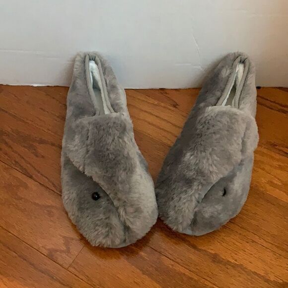 Size 9 house slippers - Picture 1 of 5